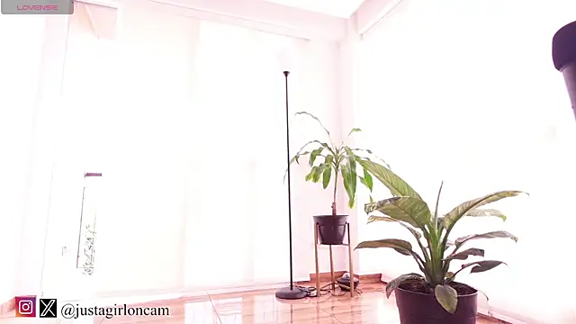 nicollefiorett online show from 03/20/25, 07:14