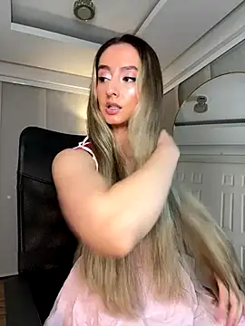 nicollefiorett online show from 10/15/25, 11:05