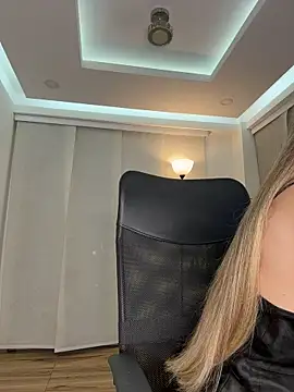 nicollefiorett online show from 11/03/25, 11:04