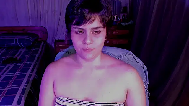 Snapshot of isabelacooperr chatting on 08/06/26, 02:57 isabelacooperr online show from 08/06/26, 02:57