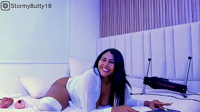 Snapshot of StormyButty18 chatting on 03/15/25, 04:13 StormyButty18 online show from 03/15/25, 04:13