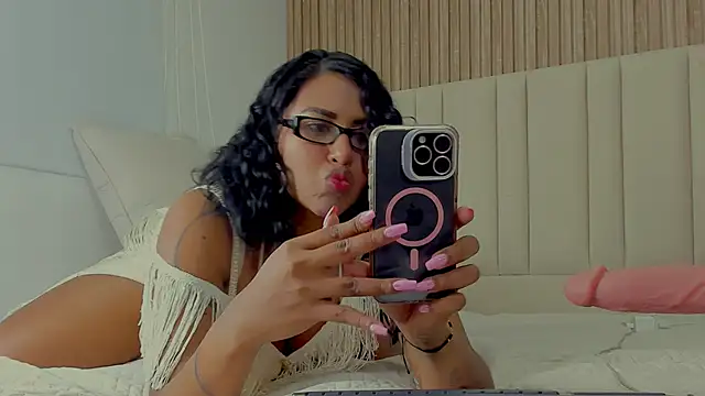 Snapshot of StormyButty18 chatting on 09/21/25, 04:03 StormyButty18 online show from 09/21/25, 04:03