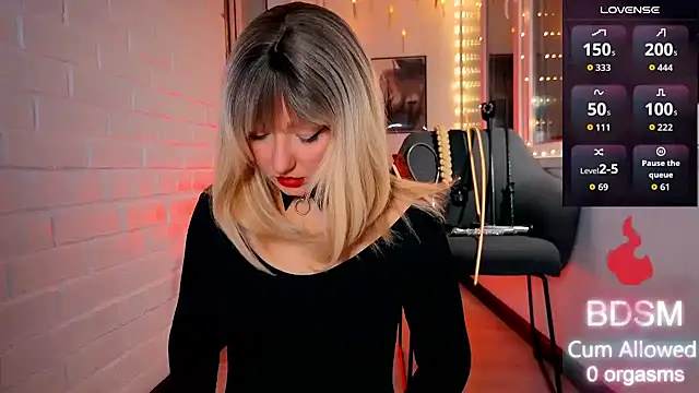 Snapshot of Sandralawrence chatting on 11/21/25, 09:35 Sandralawrence online show from 11/21/25, 09:35