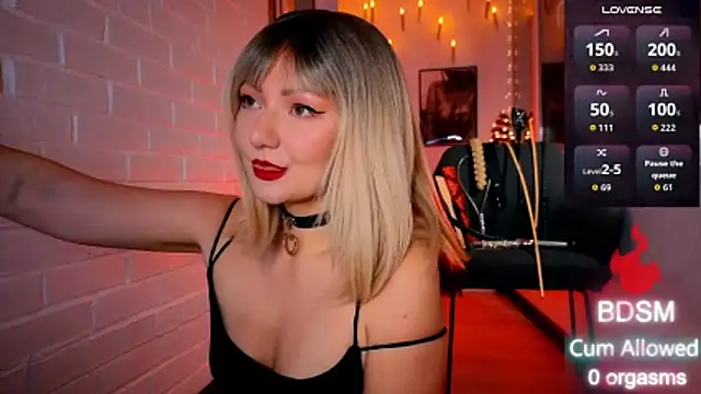 Snapshot of Sandralawrence chatting on 12/15/25, 09:52 Sandralawrence online show from 12/15/25, 09:52