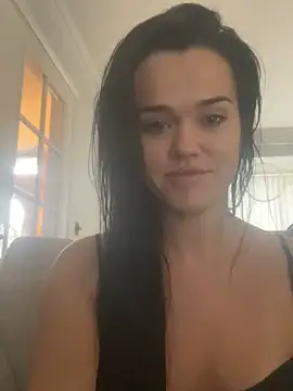 English-Chloe96 online show from 12/16/24, 10:08