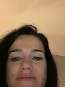 English-Chloe96 online show from 12/25/24, 10:27