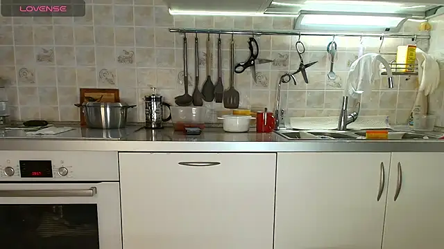 MilfeaN online show from 09/18/25, 06:59