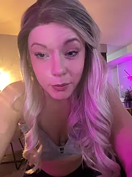 Snapshot of EllaSnow chatting on 03/13/26, 05:47 EllaSnow online show from 03/13/26, 05:47