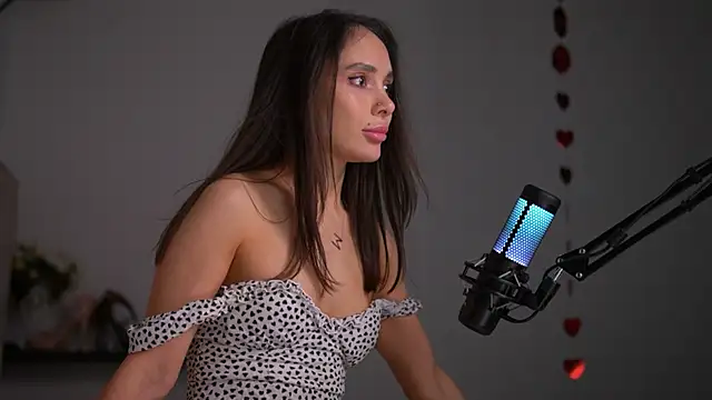 Mila May  online show from 02/09/25, 06:11