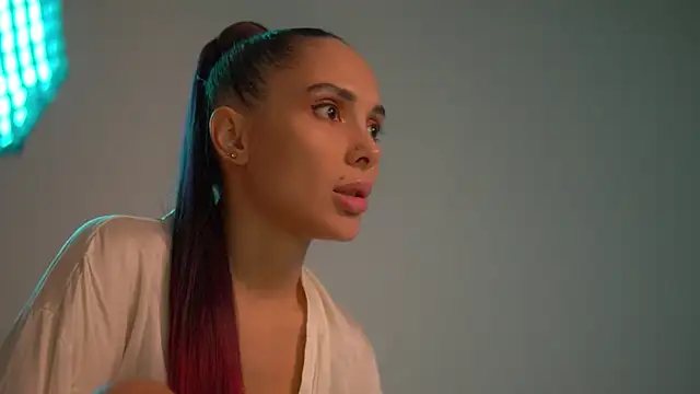 Mila May  online show from 09/18/25, 06:21