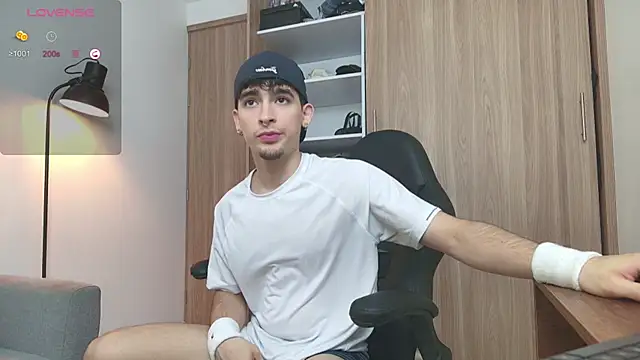 zenn rush1 online show from 02/15/25, 02:33