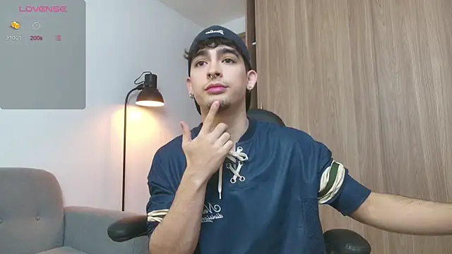 zenn rush1 online show from 02/17/25, 01:32