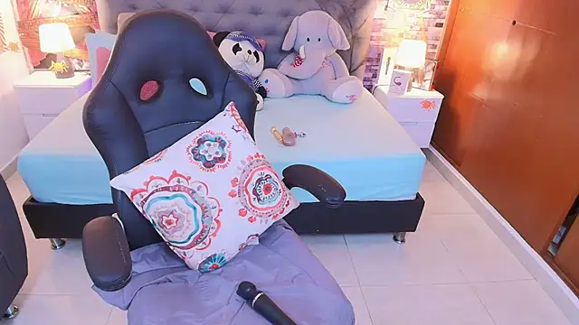 italy   boobs online show from 10/13/25, 01:00