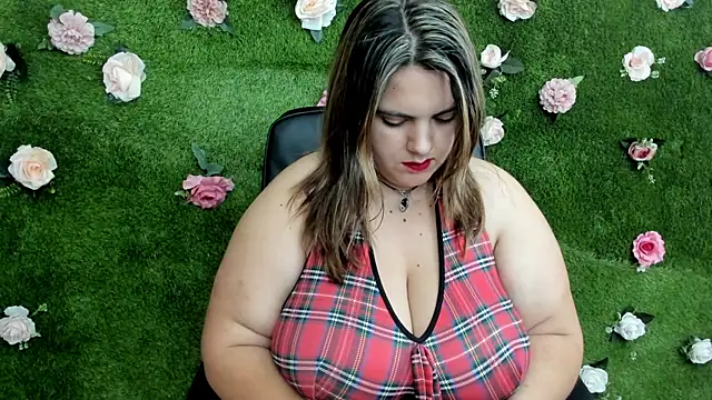 Huge Titties  online show from 09/19/25, 07:03