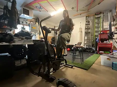 Snapshot of MissSwitch chatting on 01/06/25, 05:27 MissSwitch online show from 01/06/25, 05:27