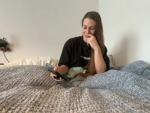 Snapshot of MissSwitch chatting on 01/07/25, 01:35 MissSwitch online show from 01/07/25, 01:35