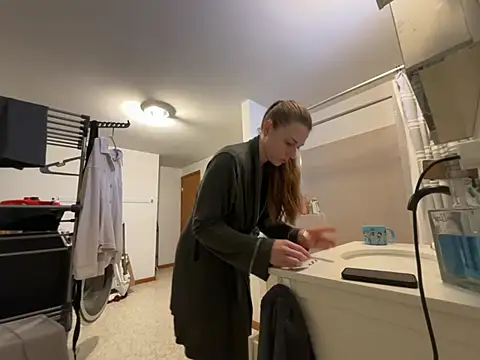 Snapshot of MissSwitch chatting on 01/20/25, 12:39 MissSwitch online show from 01/20/25, 12:39