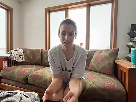 Snapshot of MissSwitch chatting on 02/17/25, 03:42 MissSwitch online show from 02/17/25, 03:42