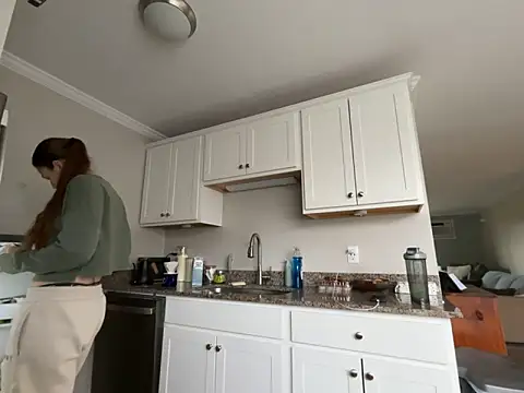 Snapshot of MissSwitch chatting on 03/21/25, 12:50 MissSwitch online show from 03/21/25, 12:50