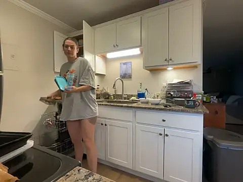 Snapshot of MissSwitch chatting on 11/27/25, 01:35 MissSwitch online show from 11/27/25, 01:35