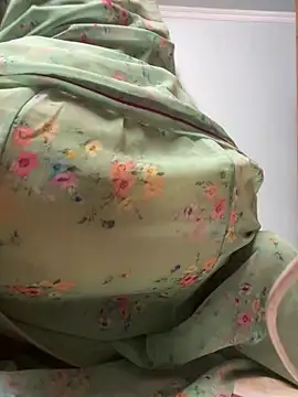 HotRiyacpl online show from 12/23/25, 05:16