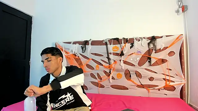 Snapshot of boys_yourparty chatting on 10/18/25, 01:12 boys yourparty online show from 10/18/25, 01:12