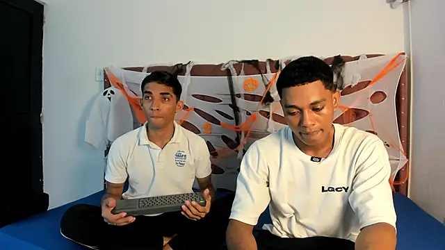 Snapshot of boys_yourparty chatting on 10/22/25, 01:11 boys yourparty online show from 10/22/25, 01:11