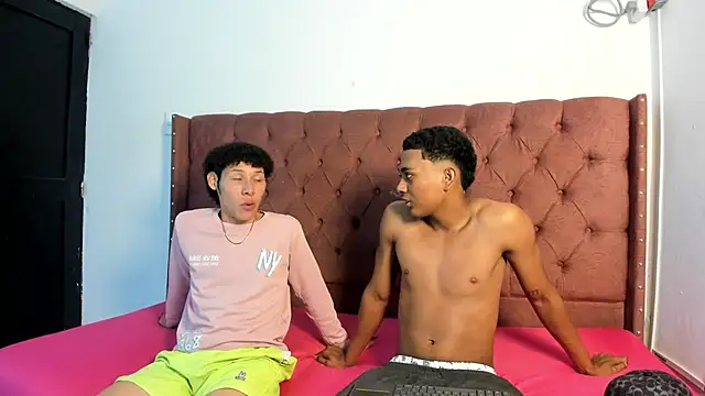 Snapshot of boys_yourparty chatting on 12/19/25, 12:01 boys yourparty online show from 12/19/25, 12:01