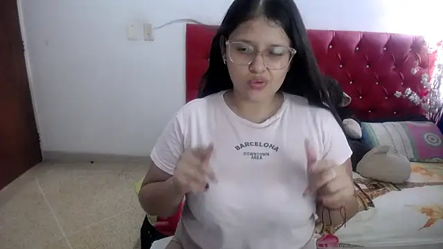 Snapshot of angel_barbie_1 chatting on 05/20/26, 02:56 angel barbie 1 online show from 05/20/26, 02:56