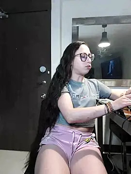 Snapshot of milena_23x chatting on 03/04/25, 05:00 milena 23x online show from 03/04/25, 05:00