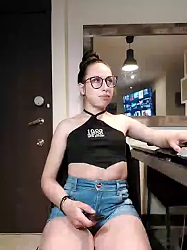 Snapshot of milena_23x chatting on 03/21/25, 12:29 milena 23x online show from 03/21/25, 12:29