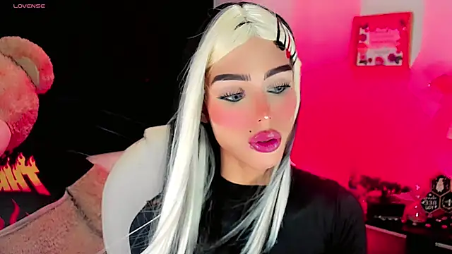 Snapshot of dollswit01 chatting on 01/22/25, 12:48 dollswit01 online show from 01/22/25, 12:48