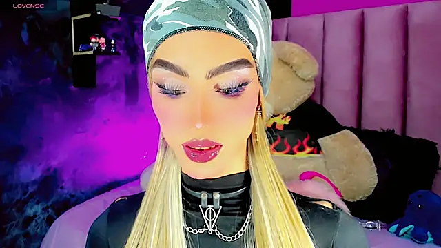 Snapshot of dollswit01 chatting on 02/28/25, 04:43 dollswit01 online show from 02/28/25, 04:43