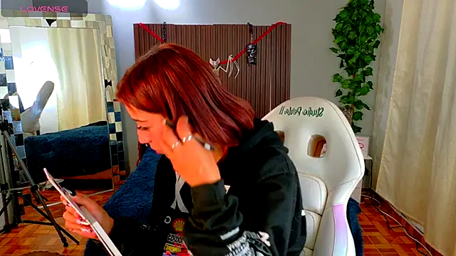 Snapshot of Scarllett_BDSM chatting on 10/27/25, 10:25 Scarllett BDSM online show from 10/27/25, 10:25