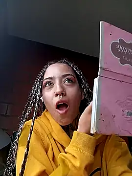 Snapshot of Scarllett_BDSM chatting on 01/06/26, 08:01 Scarllett BDSM online show from 01/06/26, 08:01