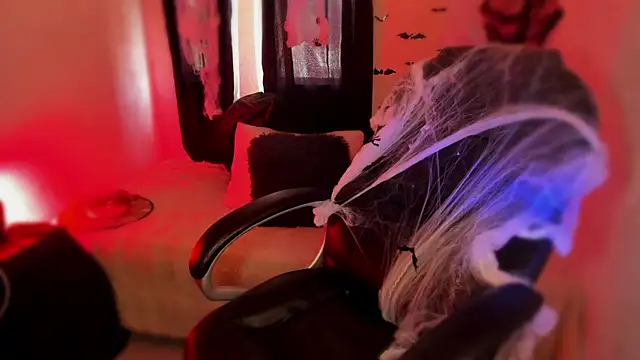 isabelithaa online show from 10/15/25, 02:50