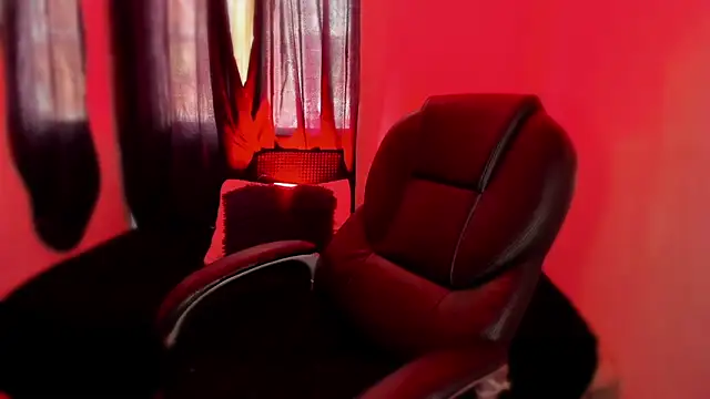 Snapshot of isabelithaa chatting on 05/06/26, 02:55 isabelithaa online show from 05/06/26, 02:55