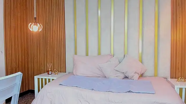 Snapshot of love_mommy chatting on 03/14/25, 02:20 love mommy online show from 03/14/25, 02:20