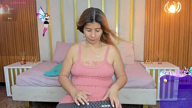 Snapshot of love_mommy chatting on 03/15/25, 05:41 love mommy online show from 03/15/25, 05:41