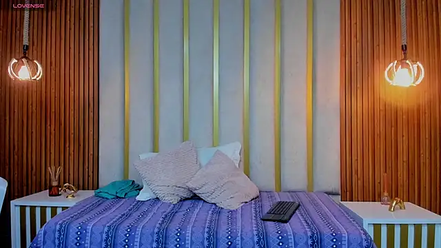 Snapshot of love_mommy chatting on 03/22/25, 02:27 love mommy online show from 03/22/25, 02:27