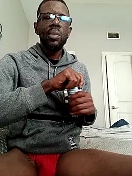 Snapshot of Txdarkmeat74 chatting on 11/07/25, 02:28 Txdarkmeat74 online show from 11/07/25, 02:28