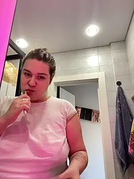 SuzieMurray online show from 10/18/25, 10:38