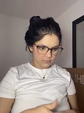 Snapshot of kimberlyhills1 chatting on 11/24/25, 08:19 kimberlyhills1 online show from 11/24/25, 08:19