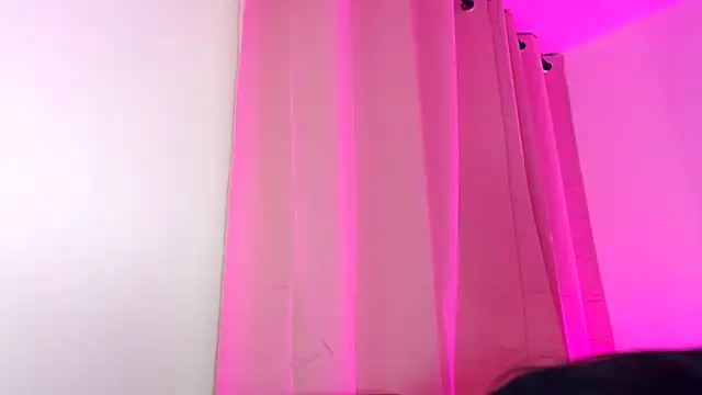 Snapshot of kimberlyhills1 chatting on 12/20/25, 03:35 kimberlyhills1 online show from 12/20/25, 03:35