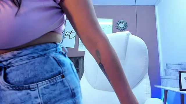 anniemayerx  online show from 12/02/24, 01:24