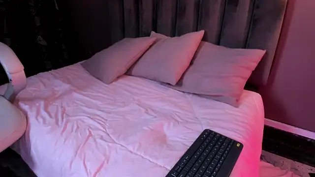 anniemayerx  online show from 01/24/25, 03:34