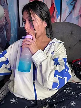 Im Little online show from 04/22/26, 02:25