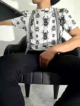 charlesss19 online show from 03/03/25, 08:27