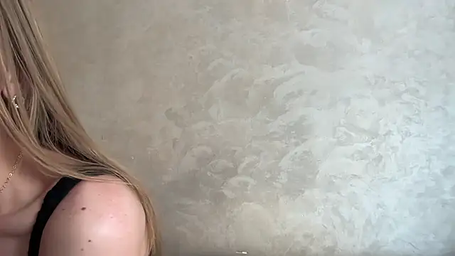 Snapshot of CaitlinaJayne23 chatting on 05/16/26, 12:37 CaitlinaJayne23 online show from 05/16/26, 12:37