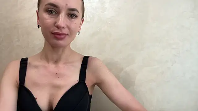 Snapshot of CaitlinaJayne23 chatting on 05/25/26, 03:12 CaitlinaJayne23 online show from 05/25/26, 03:12
